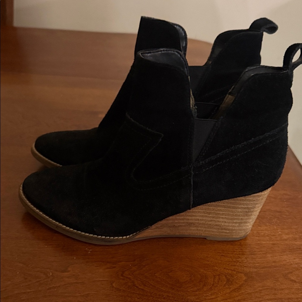 Blondo Black waterproof Suede wedge Ankle Booties